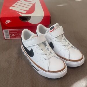 NWT Nike Kids Court Legacy